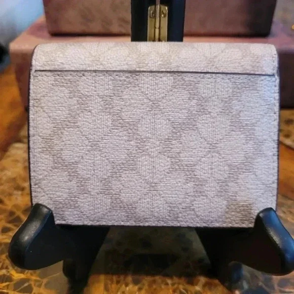 Kate Spade Beige Wallet NWT - Picture 2 of 6
